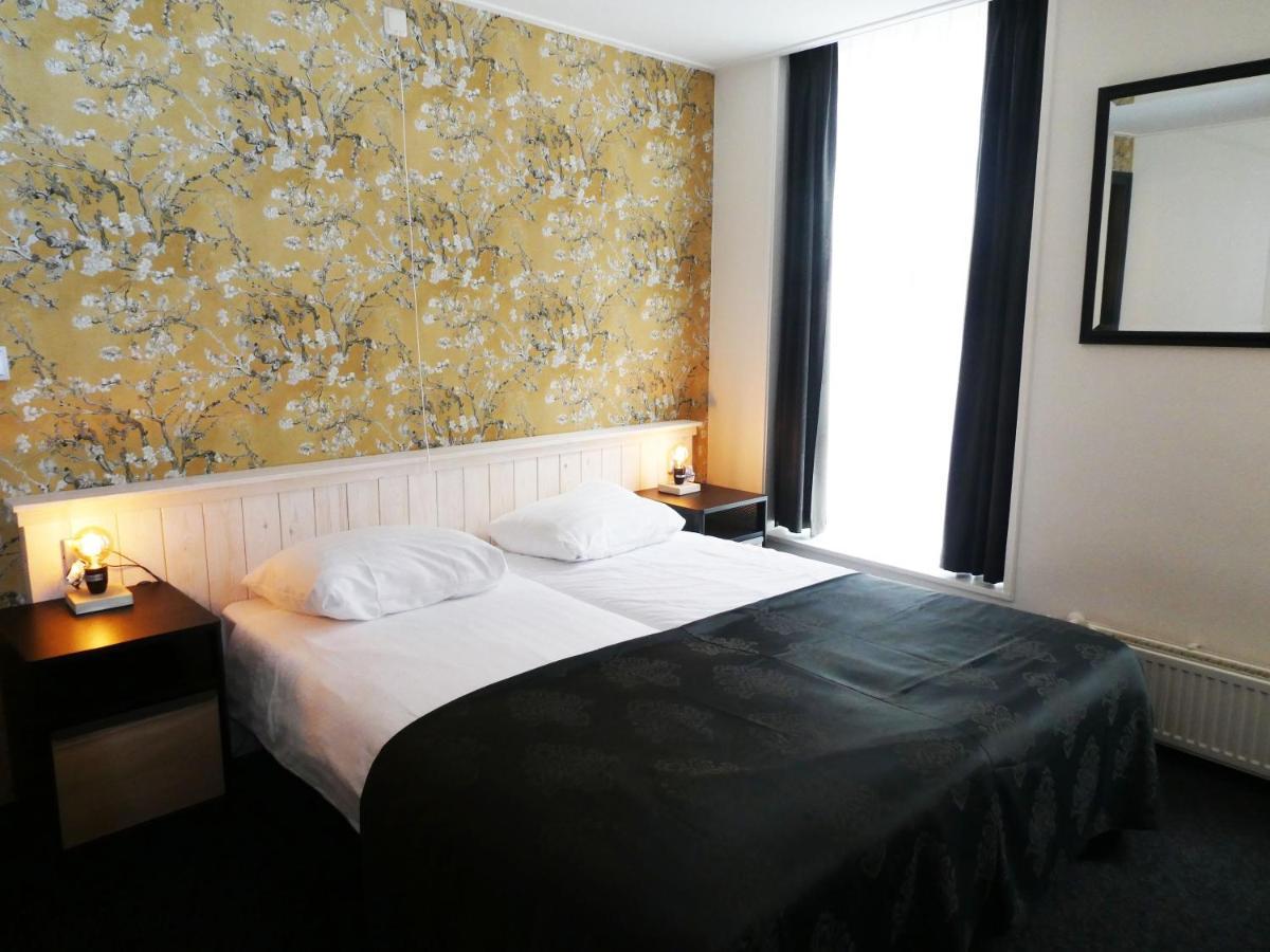 Hotel Cafe Restaurant De Posthoorn Доккум Экстерьер фото