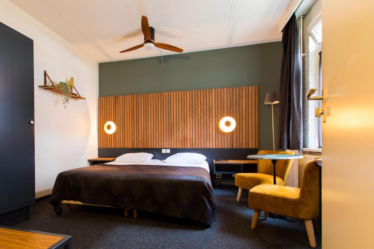 Hotel Cafe Restaurant De Posthoorn Доккум Экстерьер фото