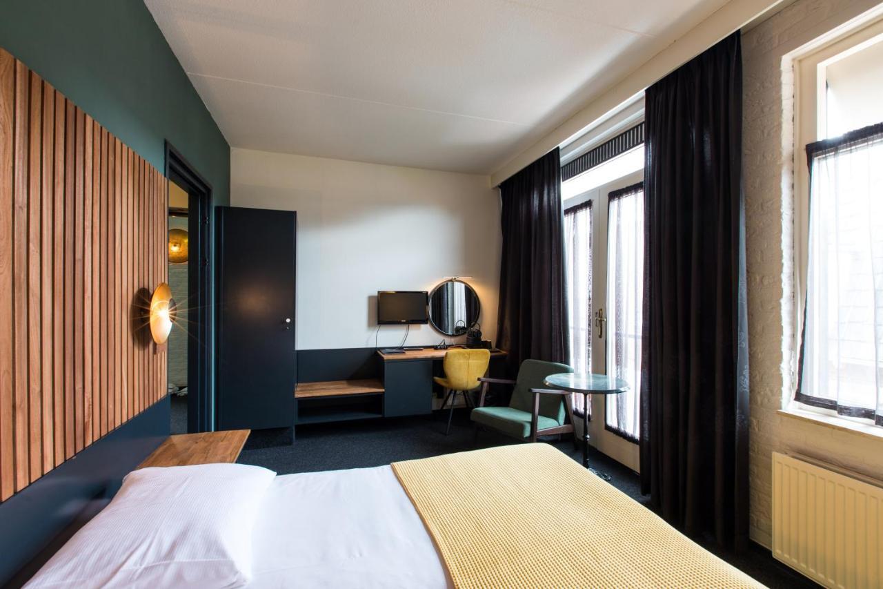 Hotel Cafe Restaurant De Posthoorn Доккум Экстерьер фото