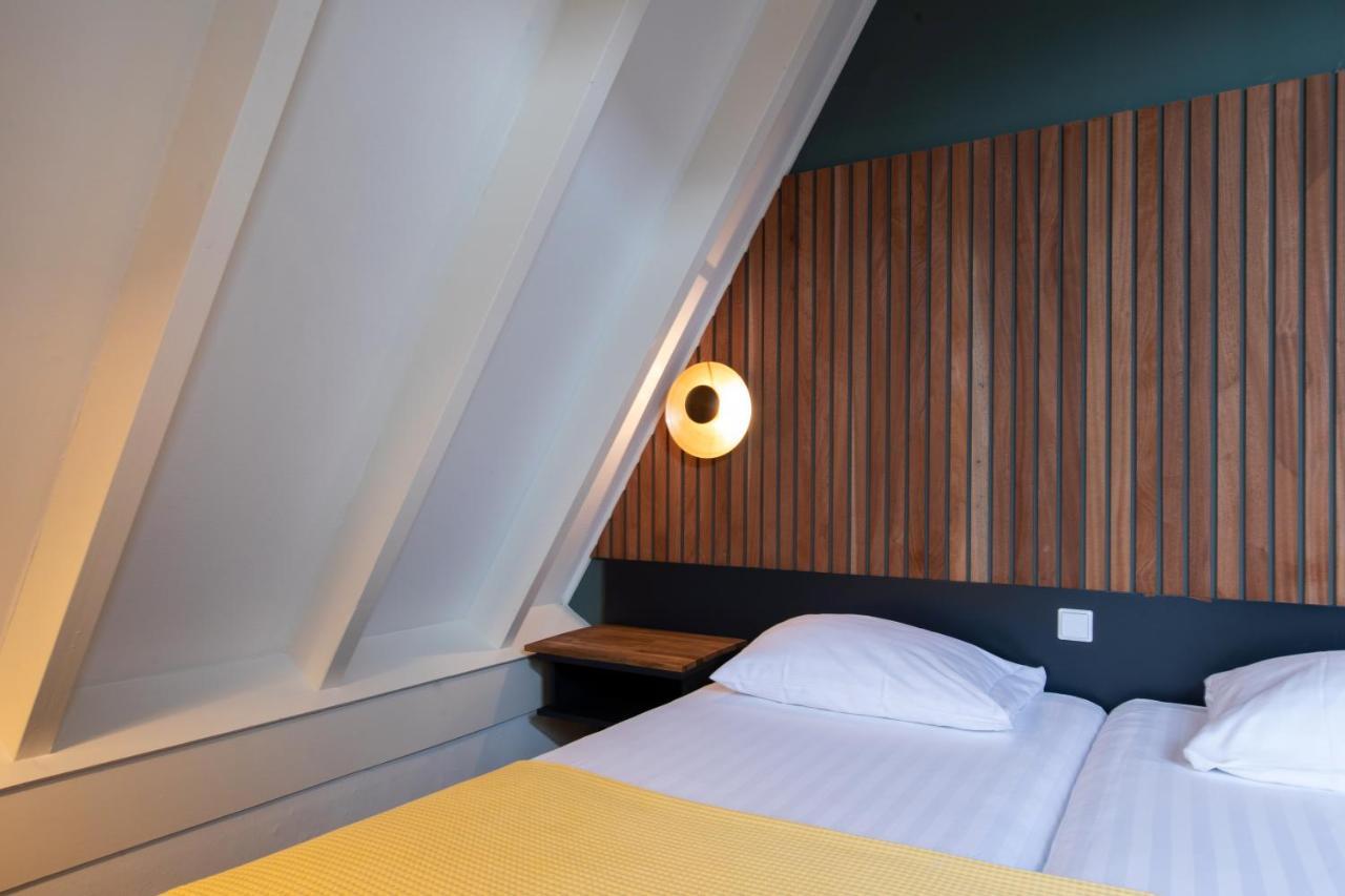 Hotel Cafe Restaurant De Posthoorn Доккум Экстерьер фото