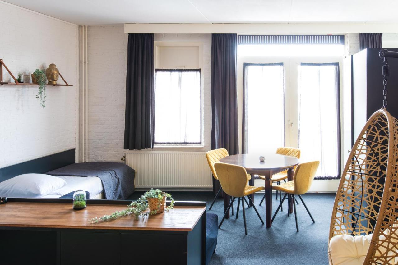 Hotel Cafe Restaurant De Posthoorn Доккум Экстерьер фото