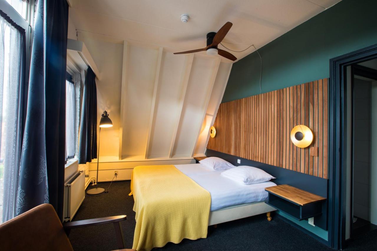 Hotel Cafe Restaurant De Posthoorn Доккум Экстерьер фото